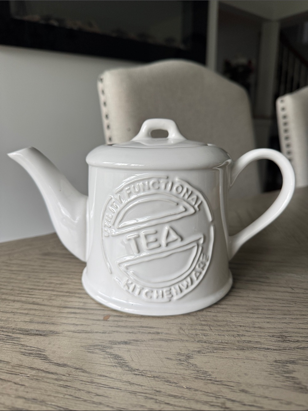 THE OLD POTTERY COMPANY WHITE CERAMIC FARMHOUSE TEAPOT
